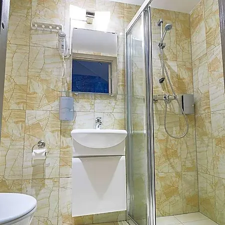 Hotel Central City Apartments 2*