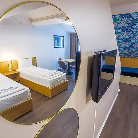 Otel Central City Apartments 2*
